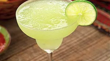 Cum să prepari un cocktail de vară ca un adevărat profesionist la tine acasă