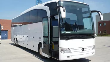 Caz ȘOCANT în Botoșani: O femeie a căzut din autocar în timpul mersului. Cum s-a putut întâmpla așa ceva