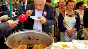 Daea, ÎNFULECÂND sarmale DIRECT din oală: La această LACRIMĂ de bucurie parcă sunt și MAI BUNE!