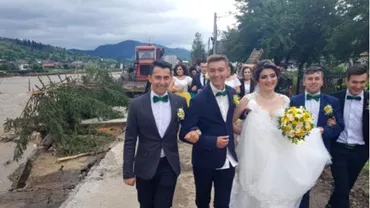 La bine și la rău! O nuntă din Suceava a avut loc în mijlocul inundațiilor. Ședința foto a avut loc printre utilaje (VIDEO)