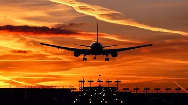 Panică la 10.000 de metri altitudine! Un avion a aterizat forțat din cauza decompresiei cabinei piloților