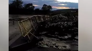 Un alt POD din județul Brașov, DISTRUS COMPLET de viituri! (VIDEO)