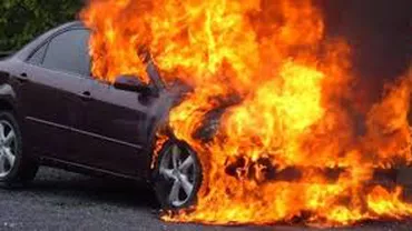 PANICĂ la Cotroceni: O mașină a luat foc. Mobilizare în forță