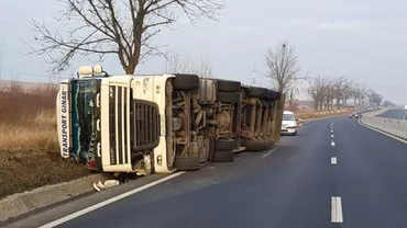 ACCIDENT în Suceava: Un TIR s-a răsturnat și a luat FOC pe  DN 17