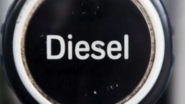 Mașinile diesel, interzise OFICIAL: Șoferii se grăbesc să își vândă ÎN PIERDERE mașinile pe motorină! Situația din România