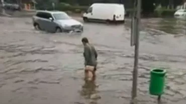 Ploile torențiale au făcut ravagii în mai multe localități din țară: Autoritățile sunt în alertă iar meteorologii nu au veşti bune nici pentru zilele următoare (VIDEO)