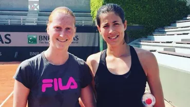 IMAGINEA ZILEI de la Wimbledon. Alison Van Uytvanck şi-a îmbrăţişat iubita după victoria în faţa lui Muguruza: A fost bine că am spus că sunt LESBIANĂ! (FOTO)