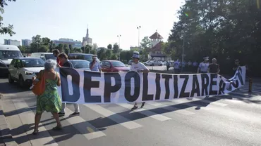Continuă acțiunile #REZIST: Protestatarii BLOCHEAZĂ Șoseaua București - Ploiești (FOTO, VIDEO)