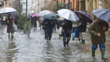 Meteorologii au făcut anunțul ÎNGRIJORĂTOR: În ce zone va continua să PLOUĂ ABUNDENT în orele următoare (FOTO)