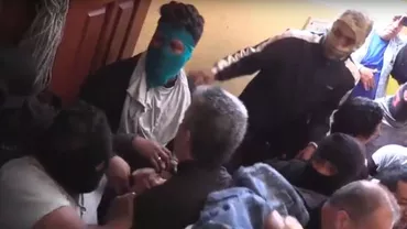 Nicaragua stă pe un BUTOI cu PULBERE. O biserică a fost LUATĂ cu ASALT de PARAMILITARI, iar preoţii - CĂLCAŢI ÎN PICIOARE (VIDEO)