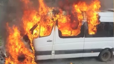 București: Un microbuz a luat foc în trafic. Bilanțul VICTIMELOR