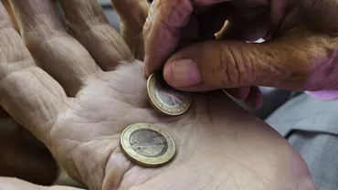 Lovitură DEVASTATOARE pentru pensionari! Ce se întâmplă cu MEDICAMENTELE COMPENSATE dacă ai pensie mai mare de 900 de lei
