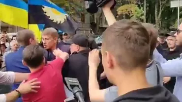 Ministrul Energiei i-a cărat câțiva PUMNI unui politician din opoziție. Bătaia a fost filmată (VIDEO)