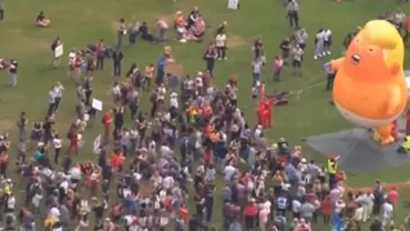 Proteste de amploare în Scoția față de vizita lui Donald Trump: Ce mesaj a afișat un manifestant care a fentat măsurile de securitate (VIDEO)