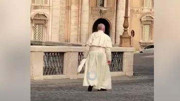 Lecția de MODESTIE a Papei Francisc: Suveranul Pontif și-a făcut apariția la nunta unui soldat, iar apoi a plecat singur spre casă, fără gardă (VIDEO)