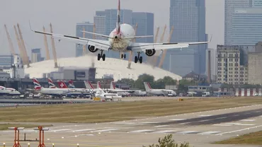 ALERTĂ pe Aeroportul din Londra. Serviciile de urgență intervin