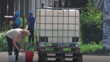 Bacău: A şaptea zi fără apă potabilă. Oamenii stau cu orele la rând pentru câţiva litri, primarul Necula revine cu promisiuni (FOTO)