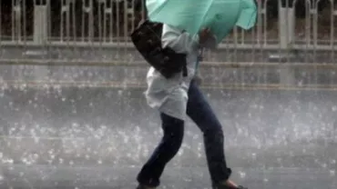 Fenomene METEO EXTREME în URMĂTOARELE ORE: AVERTISMENTELE ANM: Care sunt zonele VIZATE