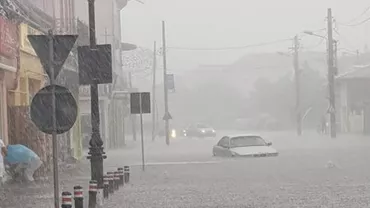 Giurgiu: O furtună puternică a inundat complet străzile din oraş şi casele oamenilor (VIDEO)