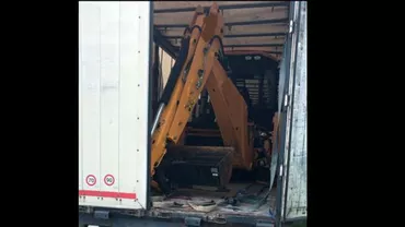 Ce mai fură românii: Un BULDOEXCAVATOR „evaporat” la Bistrița a fost găsit în Vrancea! (FOTO)