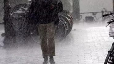 Vreme EXTREMĂ în România! Avertismentele ÎNGRIJORĂTOARE ale meteorologilor. Zonele PUTERNIC afectate de furtuni (FOTO)