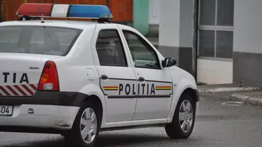 Copil de 4 ani, lovit de mașina POLIȚIEI condusă de o agentă care nu a acordat prioritate