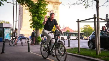 Klaus Iohannis trage un semnal de ALARMĂ: De fiecare dată când mergem cu mașina în loc de bicicletă sau transportul în comun contribuim la POLUARE