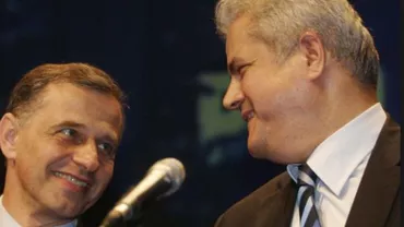 Adrian Năstase și Mircea Geoană au decolat spre Nisa cu un avion low cost. Ce pun la cale foștii lideri PSD