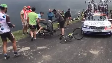 IMAGINILE ZILEI din Turul Franţei: Chris Froome ÎNJURĂ un poliţist, după ce a fost trântit la pământ de acesta (VIDEO)