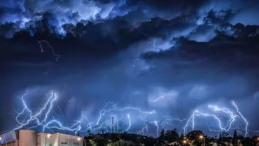 METEOROLOGII au dat ALARMA! Vremea o ia razna la MARE! Mai multe județe, afectate de FURTUNI