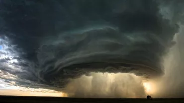 SCHIMBĂRI EXTREME ale climei în ROMÂNIA: Tornade, secetă și furtuni devastatoare