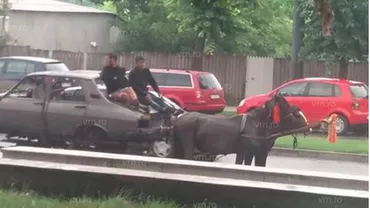 Ingineria românească: Căruţă model Dacia cu doi cai putere (FOTO)