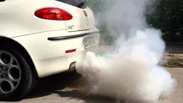 Toți șoferii TREBUIE să știe asta! Ce probleme la maşină ai putea avea în funcție de culoarea fumului de eşapament