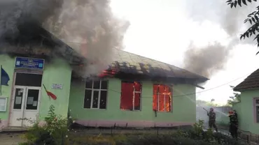 INCENDIU DE PROPORȚII la o școală din Tulcea: Pompierii intervin pentru stingerea focului (FOTO)
