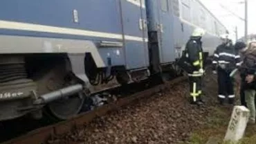 ACCIDENT TERIBIL! Mașina în care se aflau doi copii și părinții lor a fost spulberată de TREN! Detalii ŞOCANTE