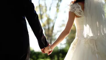 Caz DE NECREZUT în Călărași: O nuntă de romi a fost organizată în curtea unei școli. Jandarmii au acționat imediat