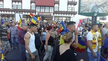 ŢARA PROTESTEAZĂ: ZECI DE MII de oameni în stradă la Sibiu, Cluj-Napoca, Braşov, Timişoara, Craiova, Constanţa...