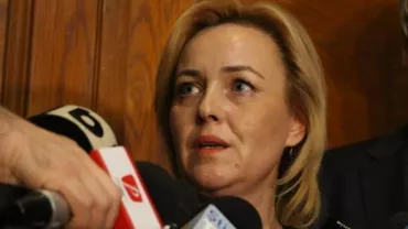 Imagini REVOLTĂTOARE: Mașina ministrului Carmen Dan, parcată pe locul ambulanțelor de la Spitalul Floreasca (VIDEO)