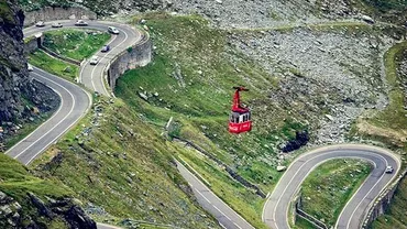 Panică la Bâlea: Cele două telecabine au rămas blocate pe traseu (FOTO)