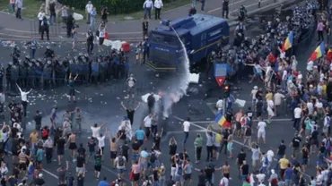 GAZAREA protestatarilor de către jandarmi devine o problemă INTERNAȚIONALĂ: Îngrijorări privind utilizarea unor substanțe CHIMICE