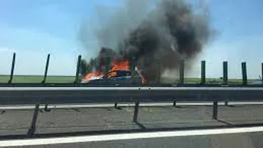 Alertă pe Autostrada Soarelui! O maşina a luat foc