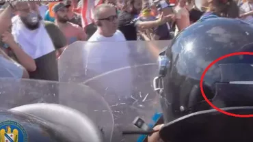 Dovada că unii jandarmi de la proteste și-au acoperit numerele de identificare cu bandă adezivă (FOTO, VIDEO)