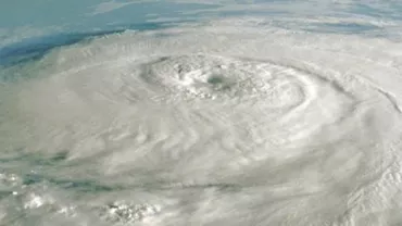 FENOMENE meteo EXTREME! URAGANE GEMENE se apropie cu repeziciune! Va fi PRĂPĂD