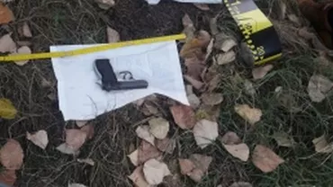 A fost găsit pistolul furat de la femeia jandarm în timpul violenţelor din Piaţa Victoriei (FOTO)
