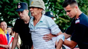 Noi imagini cu protestatarul mort chiar din momentul în care a inhalat gaze şi a avut nevoie de îngrijiri medicale (FOTO, VIDEO)