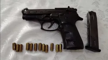 Descoperire halucinantă în Strehaia: Peste o sută de cartuşe şi două pistoale ascunse în acoperişul unei case