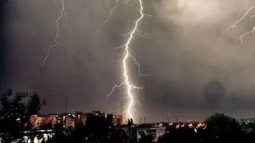 O furtună a făcut RAVAGII în Râmnicu Vâlcea