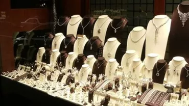 Români arestați pentru furtul unor bijuterii în valoare de peste 5,5 milioane de euro din insulele Canare