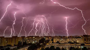 Alertă meteo: Vremea o ia razna în România în acest weekend. În ce zone vor lovi cel mai puternic fenomenele extreme...