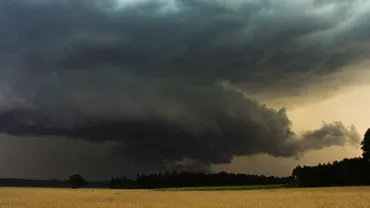 ALERTĂ METEO: Fenomene EXTREME LOVESC România chiar ACUM! Vezi care sunt zonele afectate